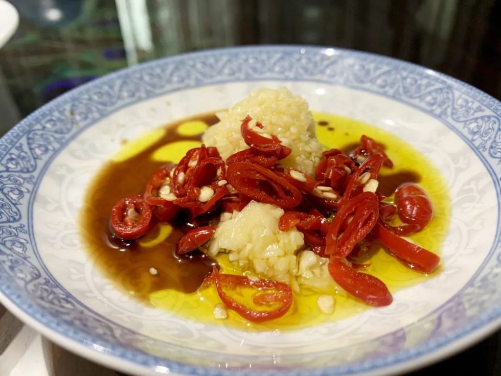 酱汁可以在锅里加热